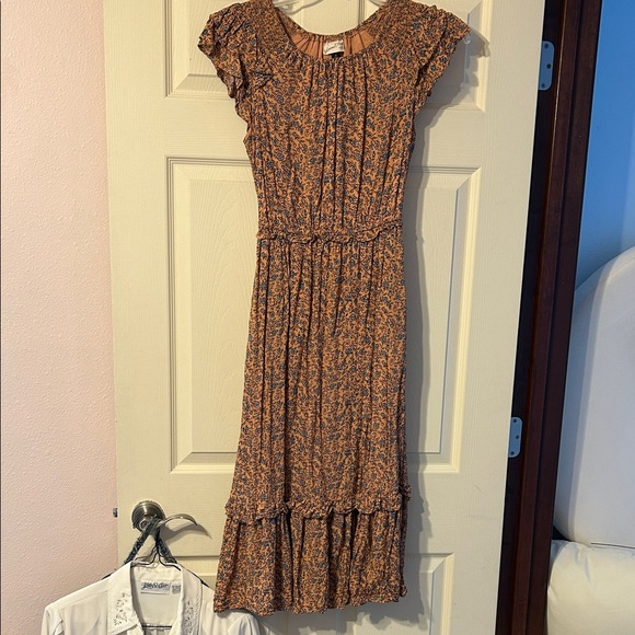 Universal Thread Dresses & Skirts - Universal Thread XS Floral Rust Midi Dress with Ruffle Hem